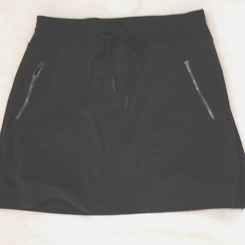 Athleta Women's Black A-line Skort. Size - 8